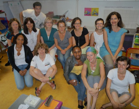 Photo du groupe des stagiaires au cours de l’été 2009 formation professionnelle Montessori